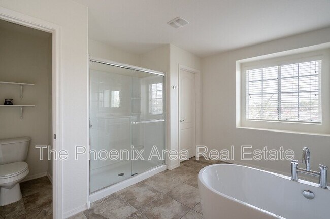 Building Photo - 1055 S Reber Ave