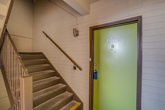 Building Photo - 351 E Thomas Rd