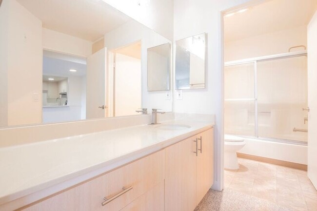 Building Photo - 10020 Zelzah Ave