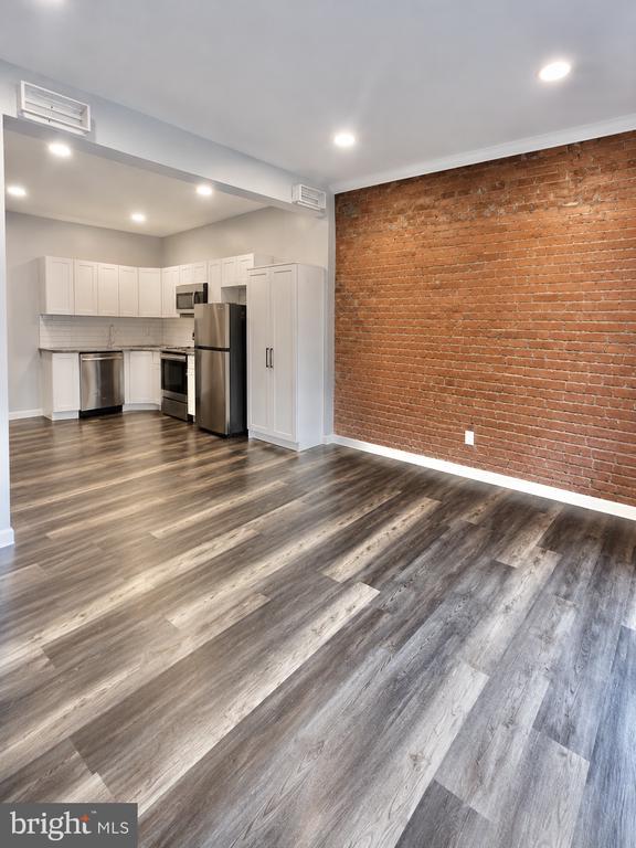 Building Photo - 113 S Washington St