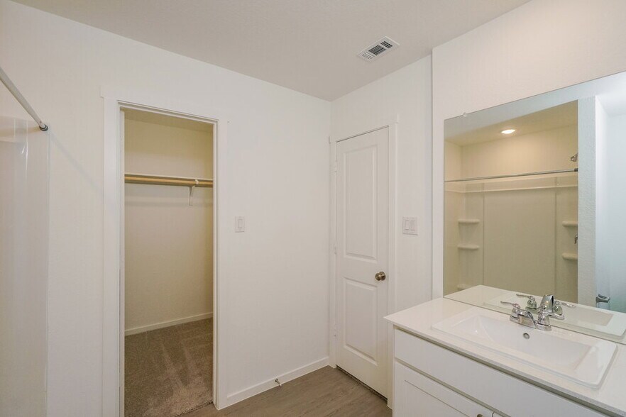 Building Photo - 543 Roquefort St
