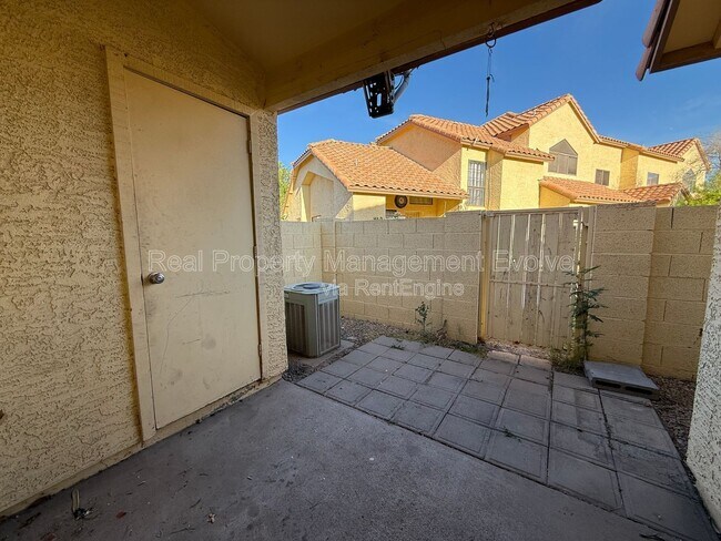 Building Photo - 455 S Mesa Dr