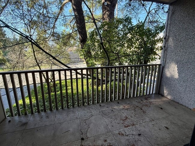 Building Photo - 2Bd/2Ba Bellevue Condo