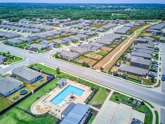 Building Photo - 212 Freedom Park Ave