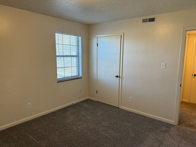 Building Photo - 4409 Bruhin Rd