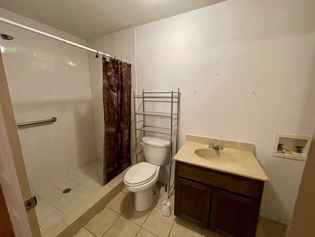 Building Photo - 1503 Chicago St