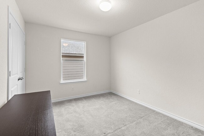 Building Photo - 547 Deer Crest Dr