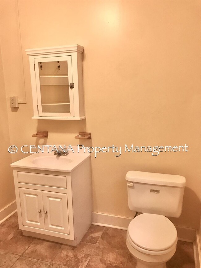 Building Photo - 728 W Granite St