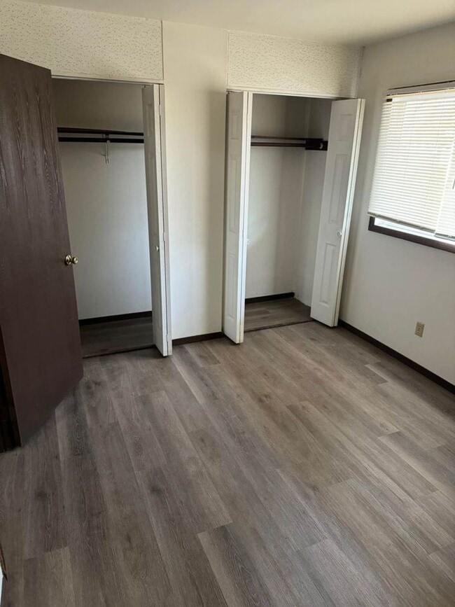 Building Photo - 1710 La Cres St