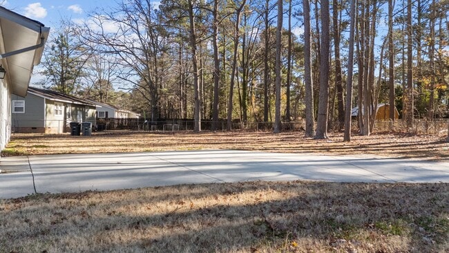 Building Photo - 620 Starling Way