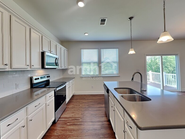 Building Photo - 184 Larragan Dr
