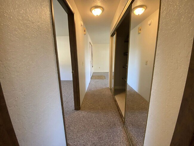 Building Photo - 152 NE Atkinson Ct