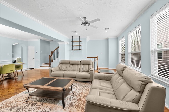 Building Photo - 3410 Skyline Village Dr