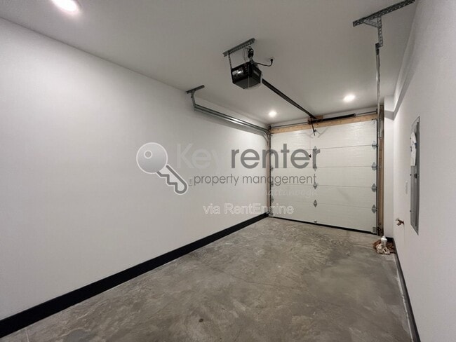 Building Photo - 1064 Amelia Ct