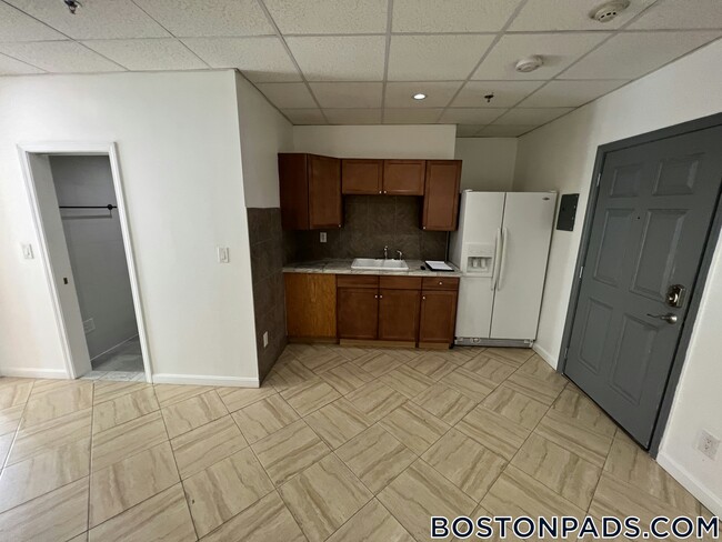 Building Photo - 72 Kneeland St