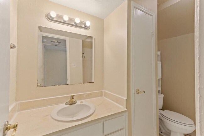 Building Photo - 1701 Upland Dr