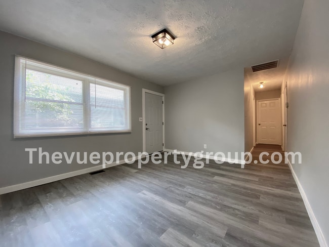 Building Photo - NO RENT until 2026! Lock in your new home now and enjoy the rest of the year rent-free! The depos...