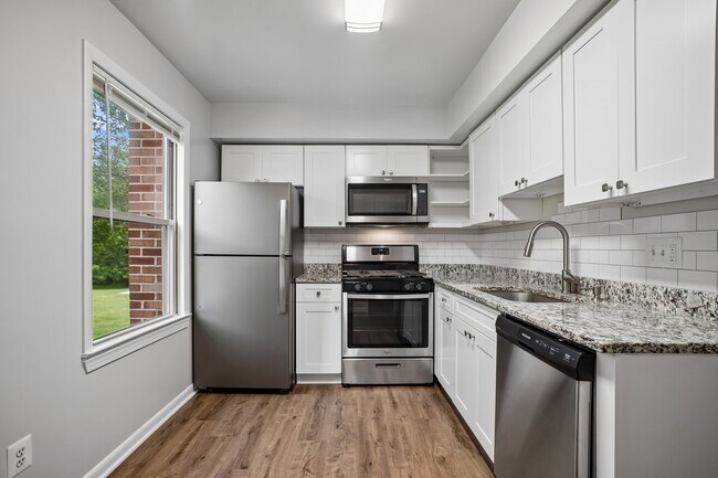 Building Photo - 5128 Cliffhaven Dr