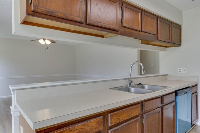Building Photo - 1121 Nipigon Ct