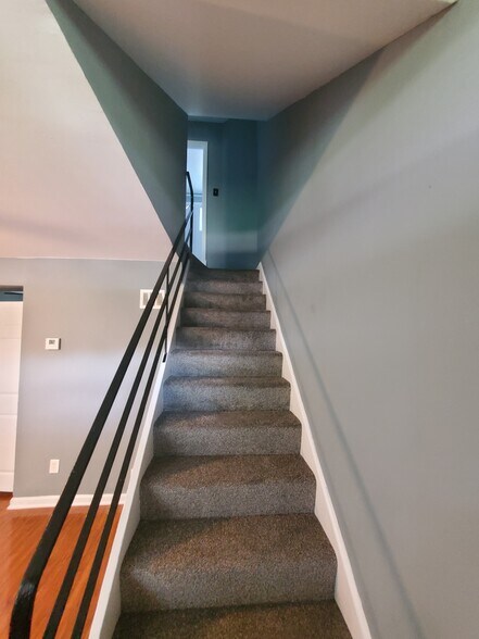 Stairs to 2nd level - 2427 Iverson St