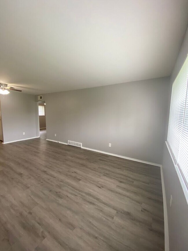 Building Photo - $200 Off 1ST Month Rent May Special! Fresh...