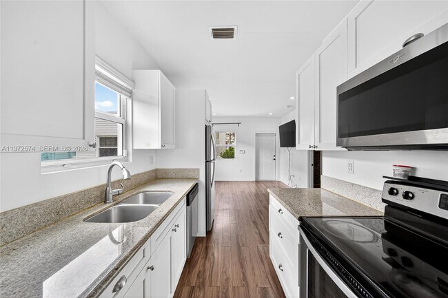 Building Photo - 1460 NW 2nd St