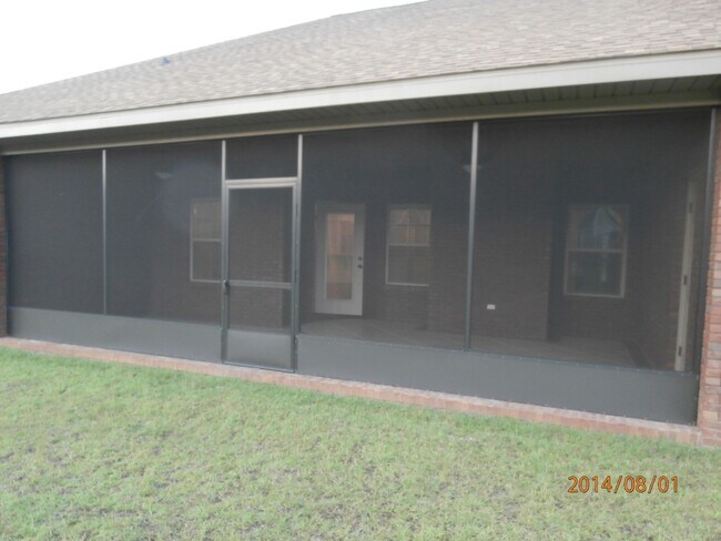 Building Photo - Shell Landing East!!! FRESH PAINT!!! NEW FLOORING!!!