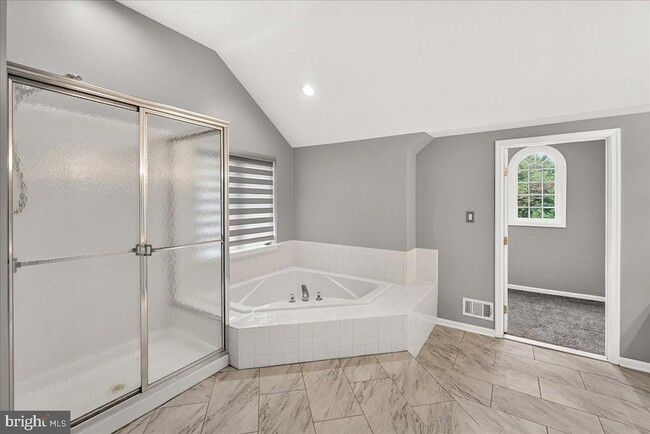 Building Photo - 6455 Saddlebrook Ln