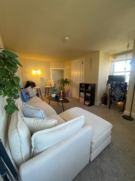 Living Space - 157 Cricket Ave