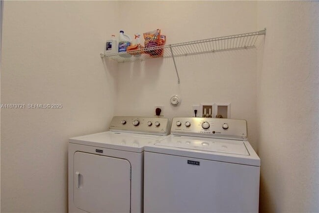 Building Photo - 1071 NW 33rd Ct