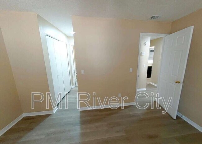 Building Photo - 467 Lombard St