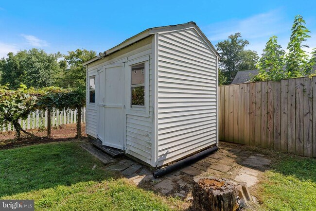 Building Photo - 4023 Poplar St