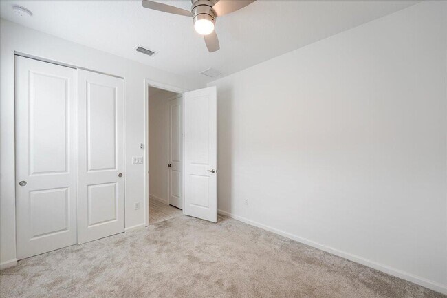 Building Photo - 6818 Pointe of Woods Dr