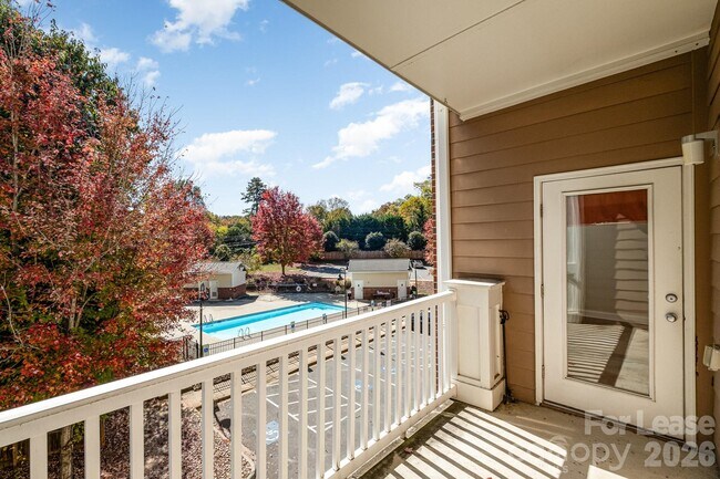 Building Photo - 1000 E Woodlawn Rd