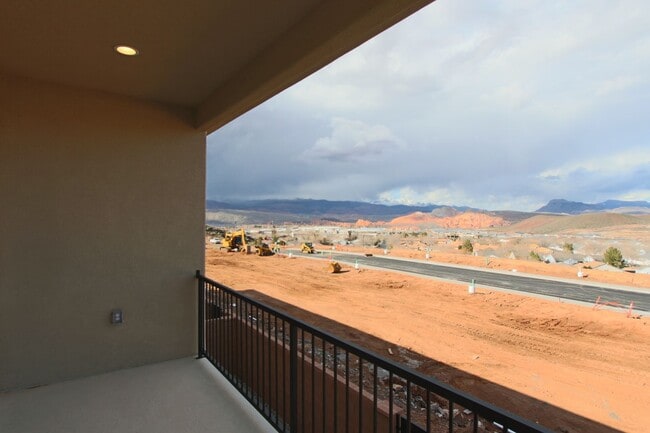 Building Photo - LIKE NEW: 2170+ SQFT and majestic VIEWS  3 Br 2.5 Ba 2 Car garage