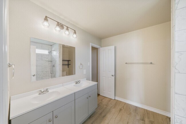 Building Photo - 3 Bedroom/2 Bedroom Highland Farms Subdivi...