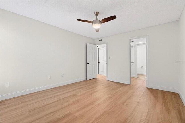 Building Photo - 2302 S Manhattan Ave