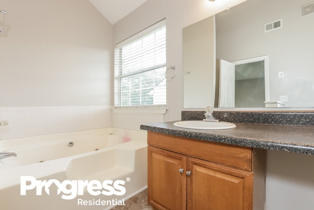 Building Photo - 5548 Glen Ridge Bend