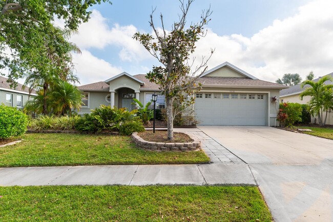 Building Photo - 3-Bed 2-Bath Unfurnished Pool Home - Green...