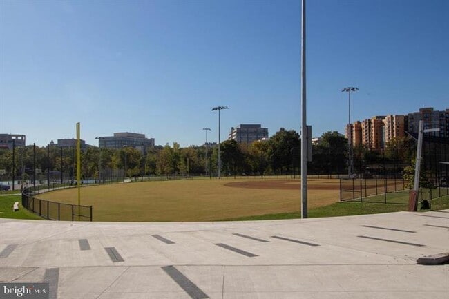 Building Photo - 2216 S Quincy St