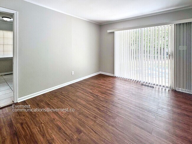 Building Photo - 976 Ridgewood Cir