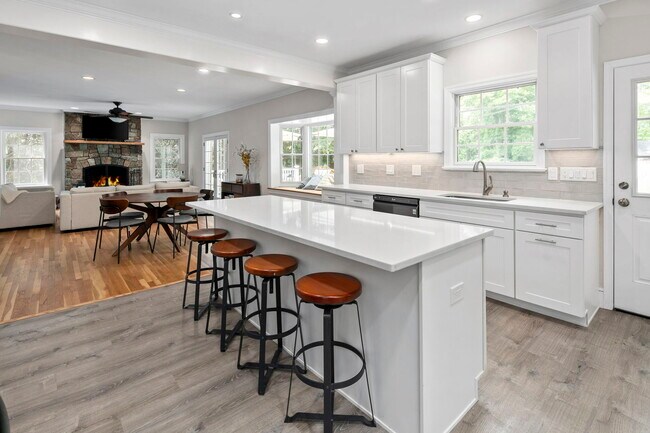 Building Photo - 6916 Seven Locks Rd