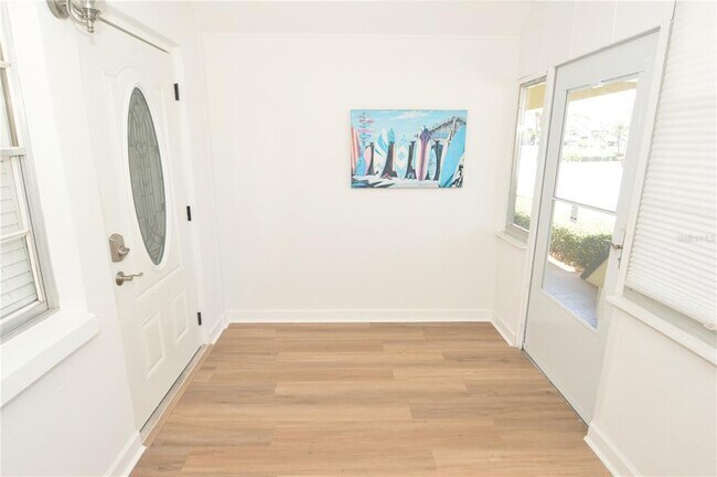 Building Photo - 4700 Cove Cir