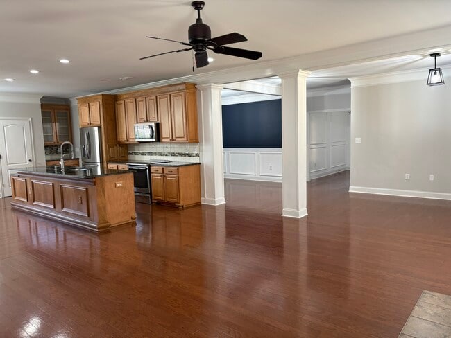 Building Photo - 123 Chelsea Park Row