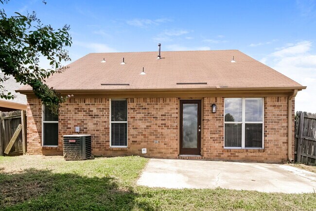 Building Photo - 5378 Russell Dr