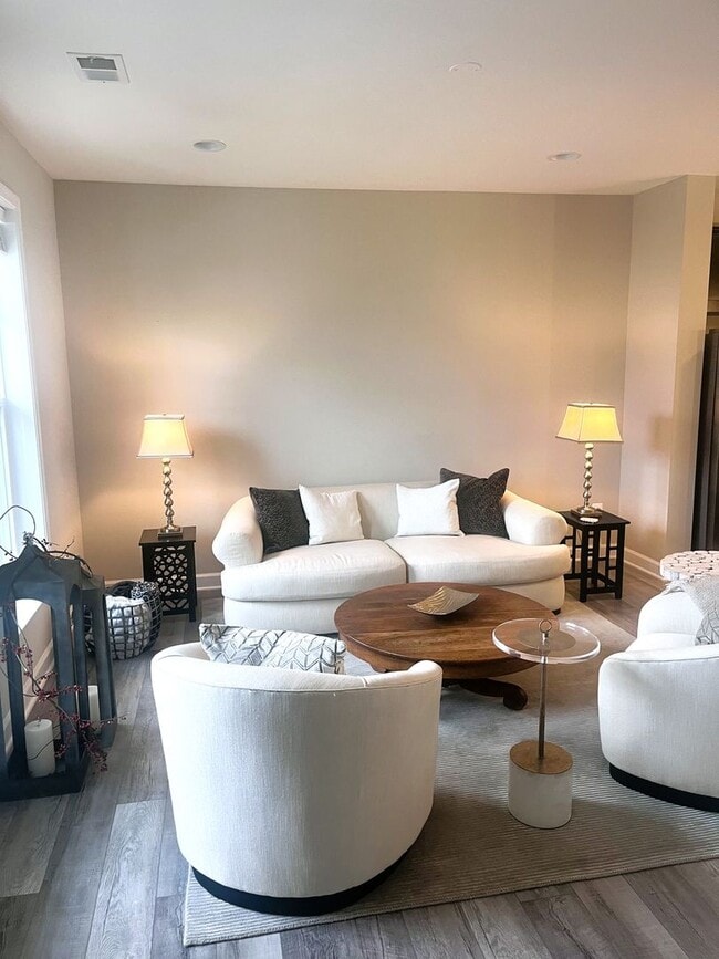 Building Photo - Executive Townhome in Preston Lakes