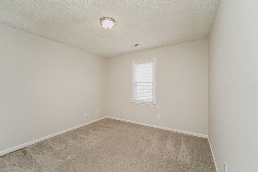 Building Photo - 9612 Manus Ct