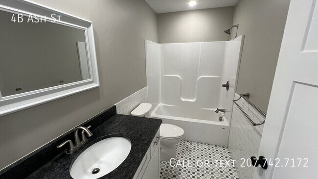 Building Photo - 4B Ash St-