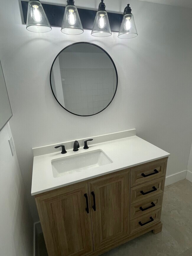 Building Photo - 450 S Park Rd