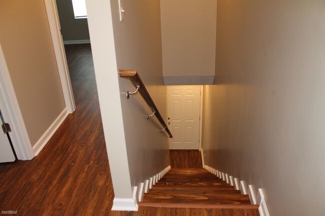Building Photo - 2 br, 1.5 bath Townhome - 3229 Kirkman St # 1